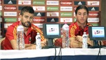 Pique và Ramos làm “nóng” phòng thay đồ Tây Ban Nha